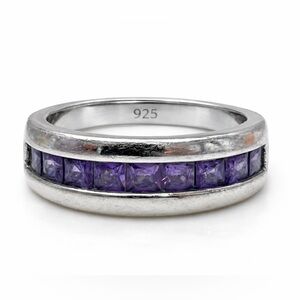 Elegant Silver and Purple Gemstone Ring